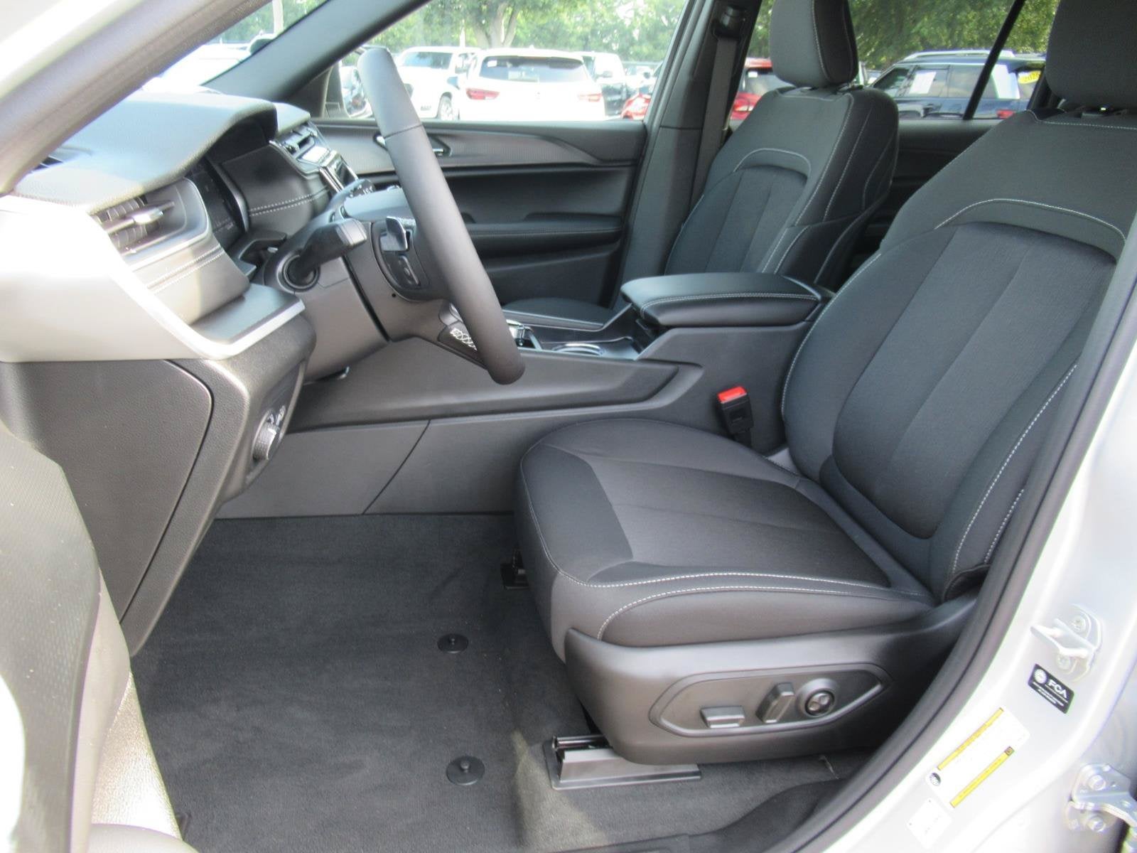 2026 Jeep Grand Cherokee GRAND CHEROKEE L LAREDO X 4X2