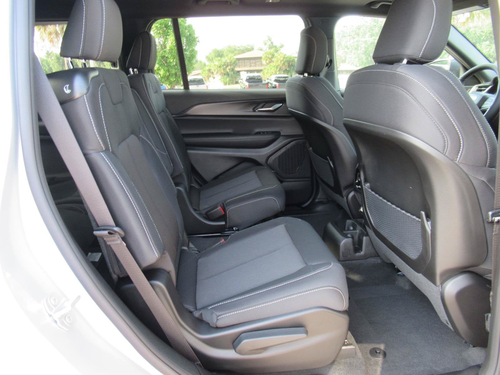 2026 Jeep Grand Cherokee GRAND CHEROKEE L LAREDO X 4X2