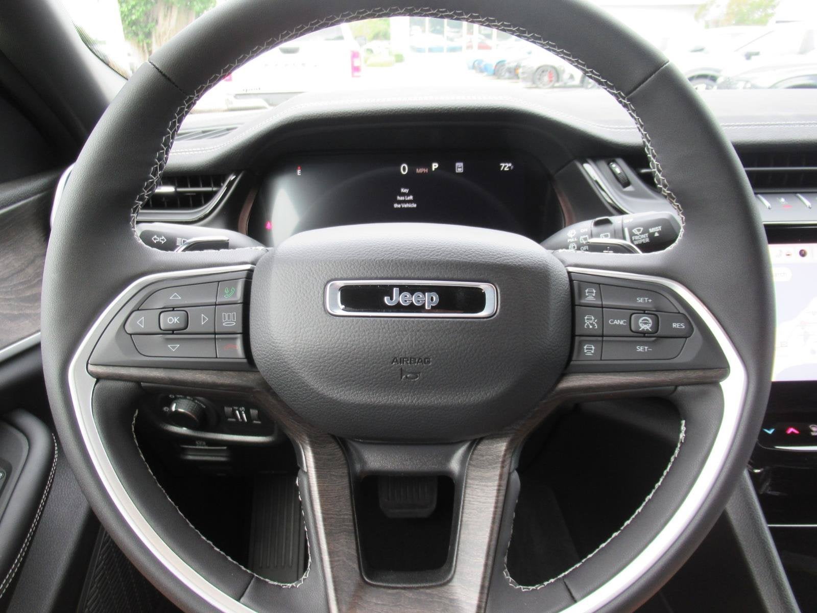 2027 Jeep Grand Cherokee GRAND CHEROKEE L LAREDO ALTITUDE 4X2