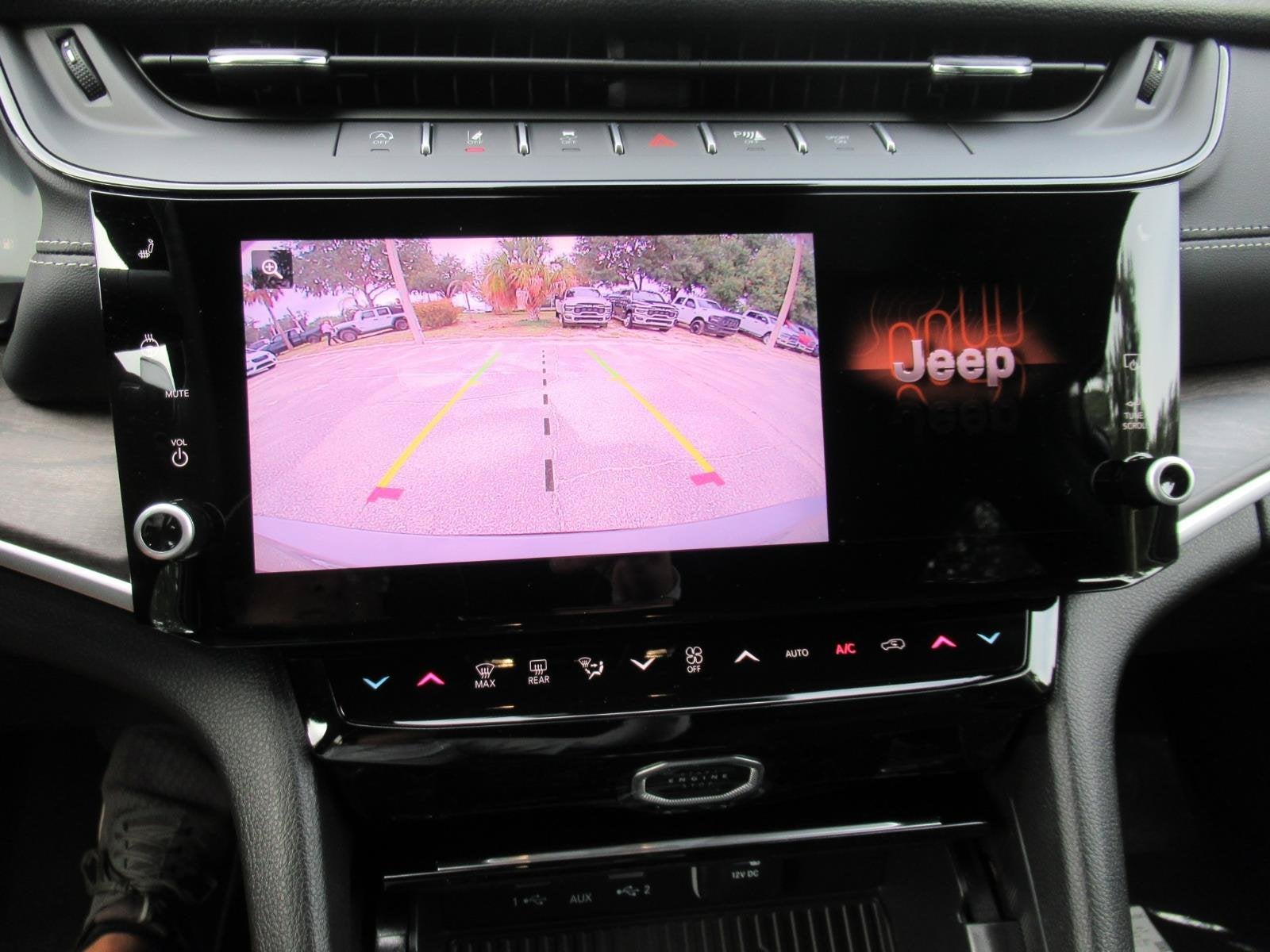 2027 Jeep Grand Cherokee GRAND CHEROKEE L LAREDO ALTITUDE 4X2