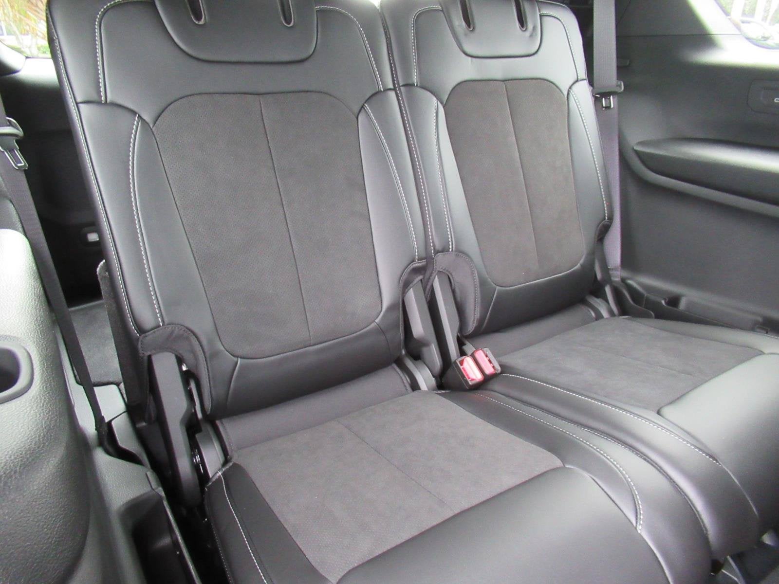 2027 Jeep Grand Cherokee GRAND CHEROKEE L LAREDO ALTITUDE 4X2