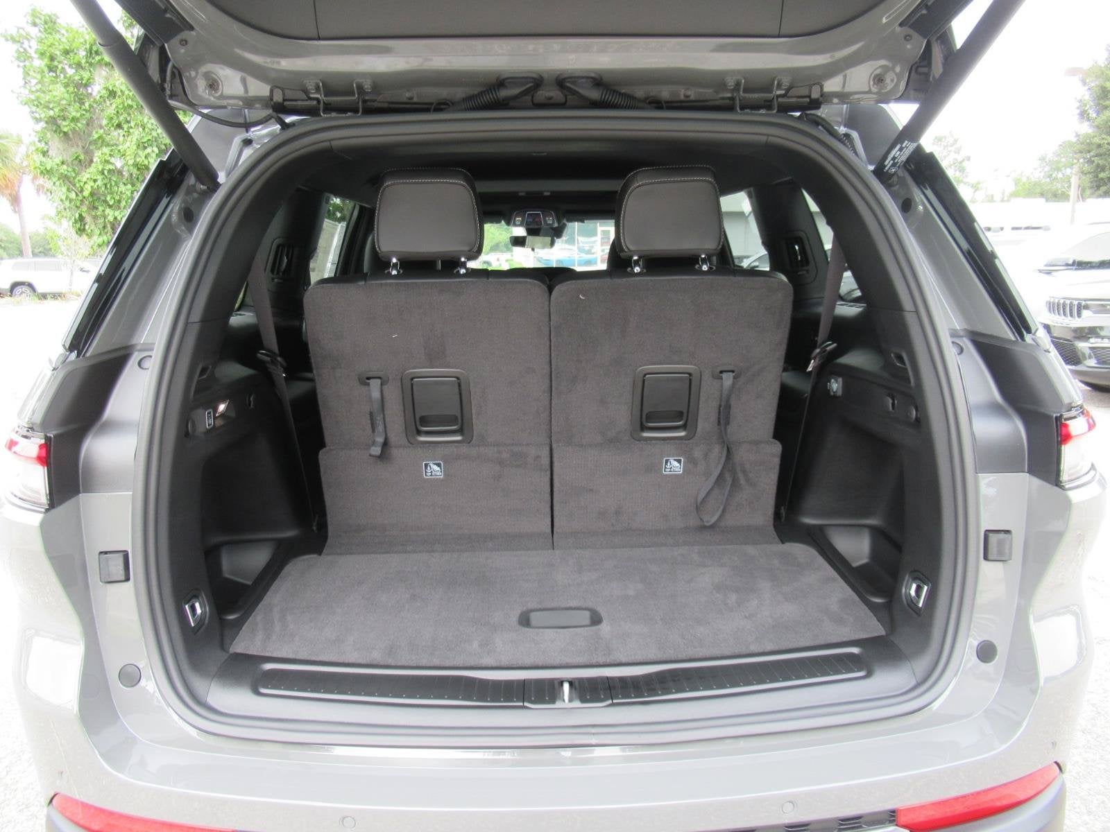 2027 Jeep Grand Cherokee GRAND CHEROKEE L LAREDO ALTITUDE 4X2