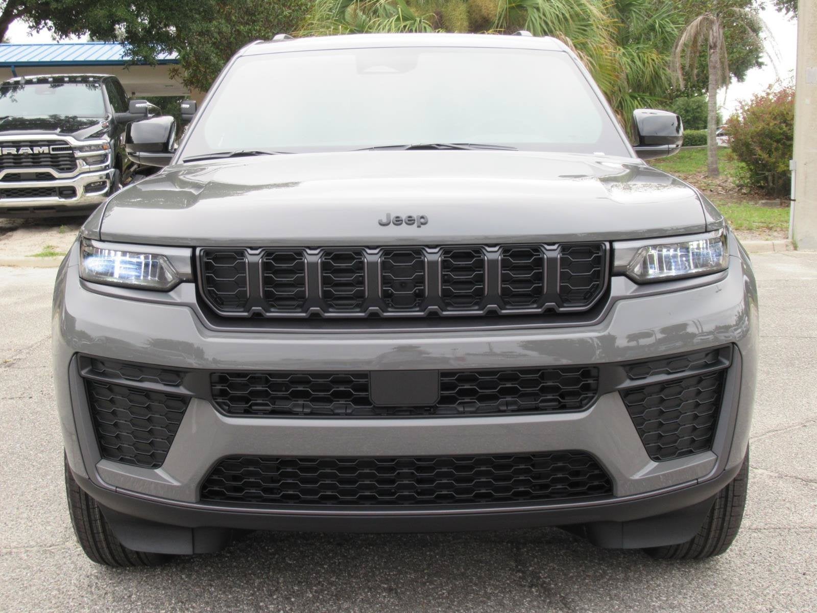 2027 Jeep Grand Cherokee GRAND CHEROKEE L LAREDO ALTITUDE 4X2