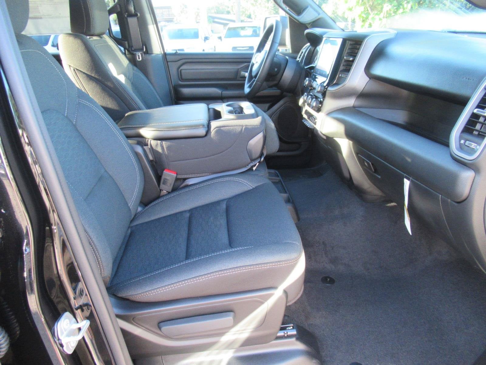 2027 RAM Ram 1500 RAM 1500 EXPRESS CREW CAB 4X2 5'7' BOX