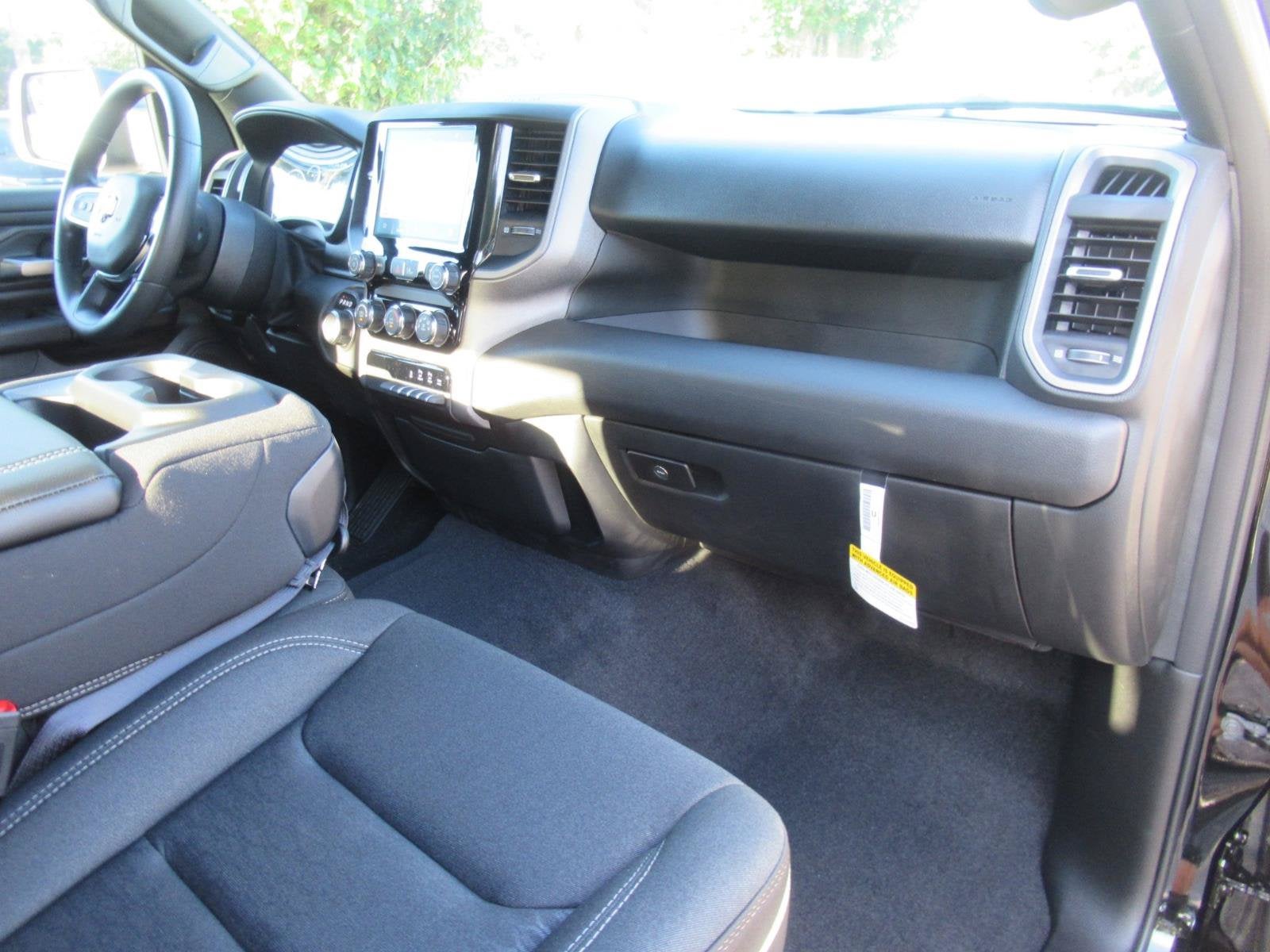 2027 RAM Ram 1500 RAM 1500 EXPRESS CREW CAB 4X2 5'7' BOX