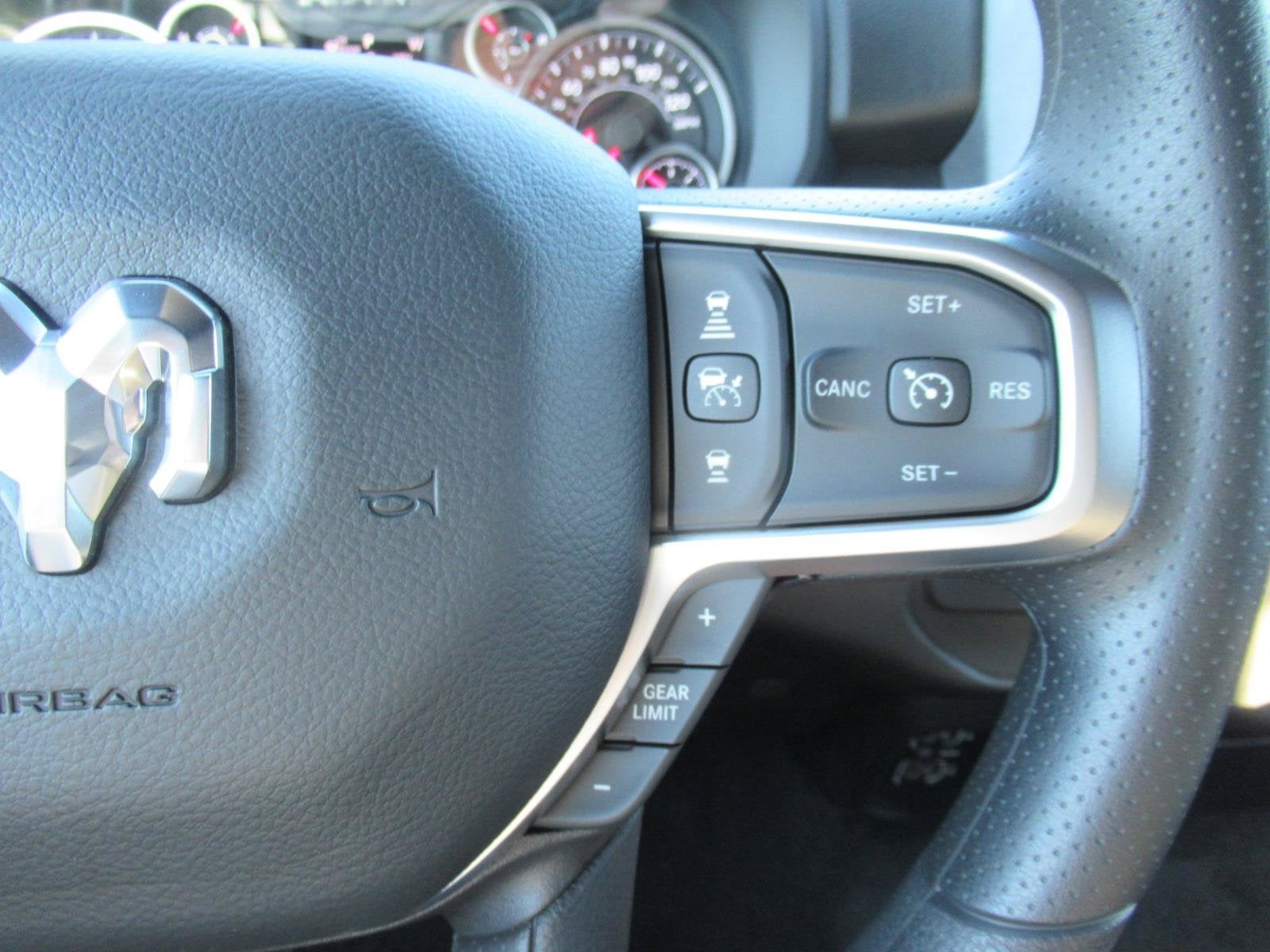 2027 RAM Ram 1500 RAM 1500 EXPRESS CREW CAB 4X2 5'7' BOX