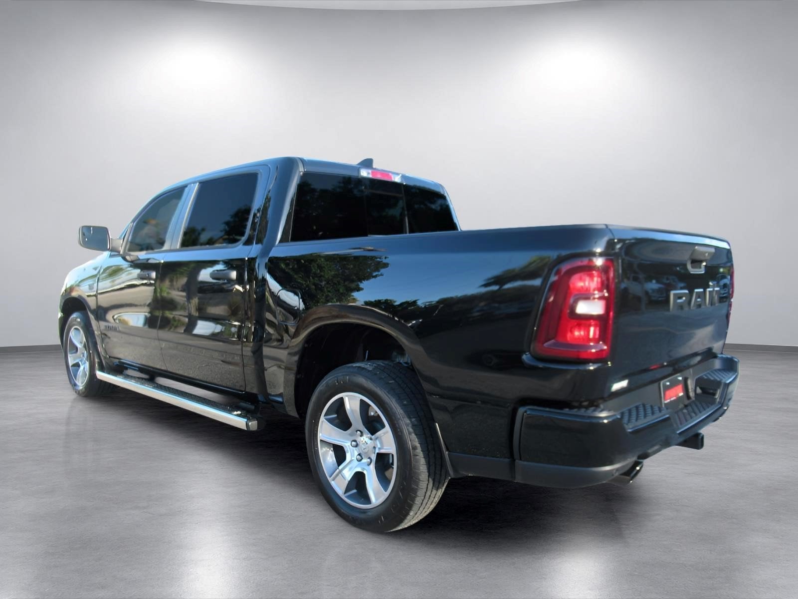 2027 RAM Ram 1500 RAM 1500 EXPRESS CREW CAB 4X2 5'7' BOX