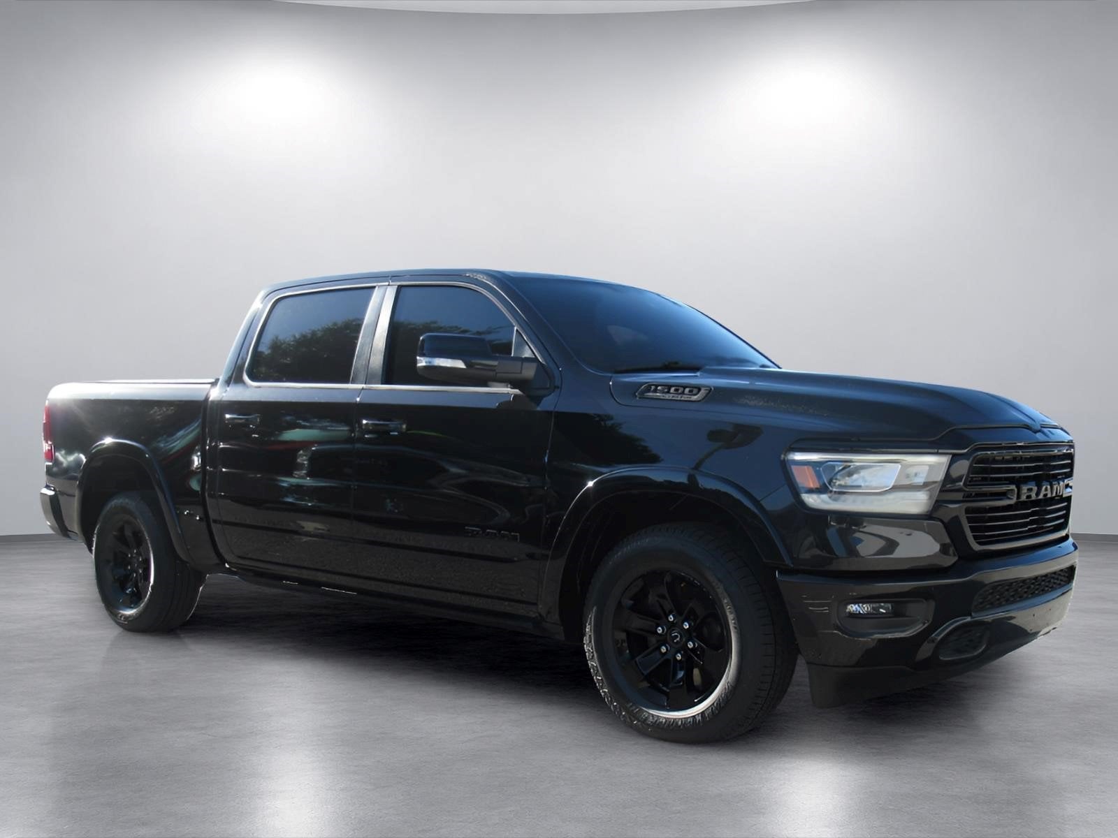 2022 RAM 1500 Laramie Crew Cab 4x2 5'7' Box