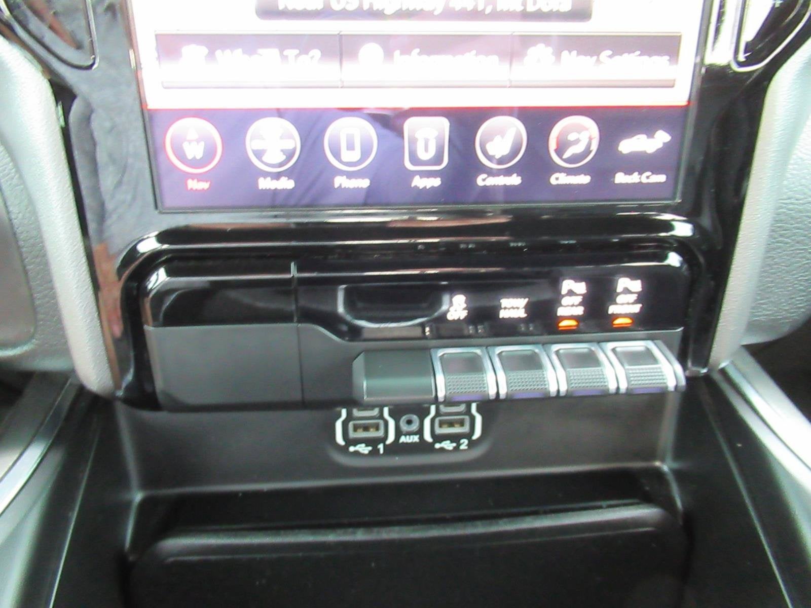 2020 RAM 1500 Laramie Crew Cab 4x2 5'7' Box