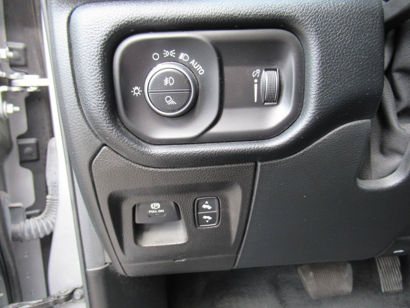 2021 RAM 1500 Big Horn Quad Cab 4x4 6'4' Box