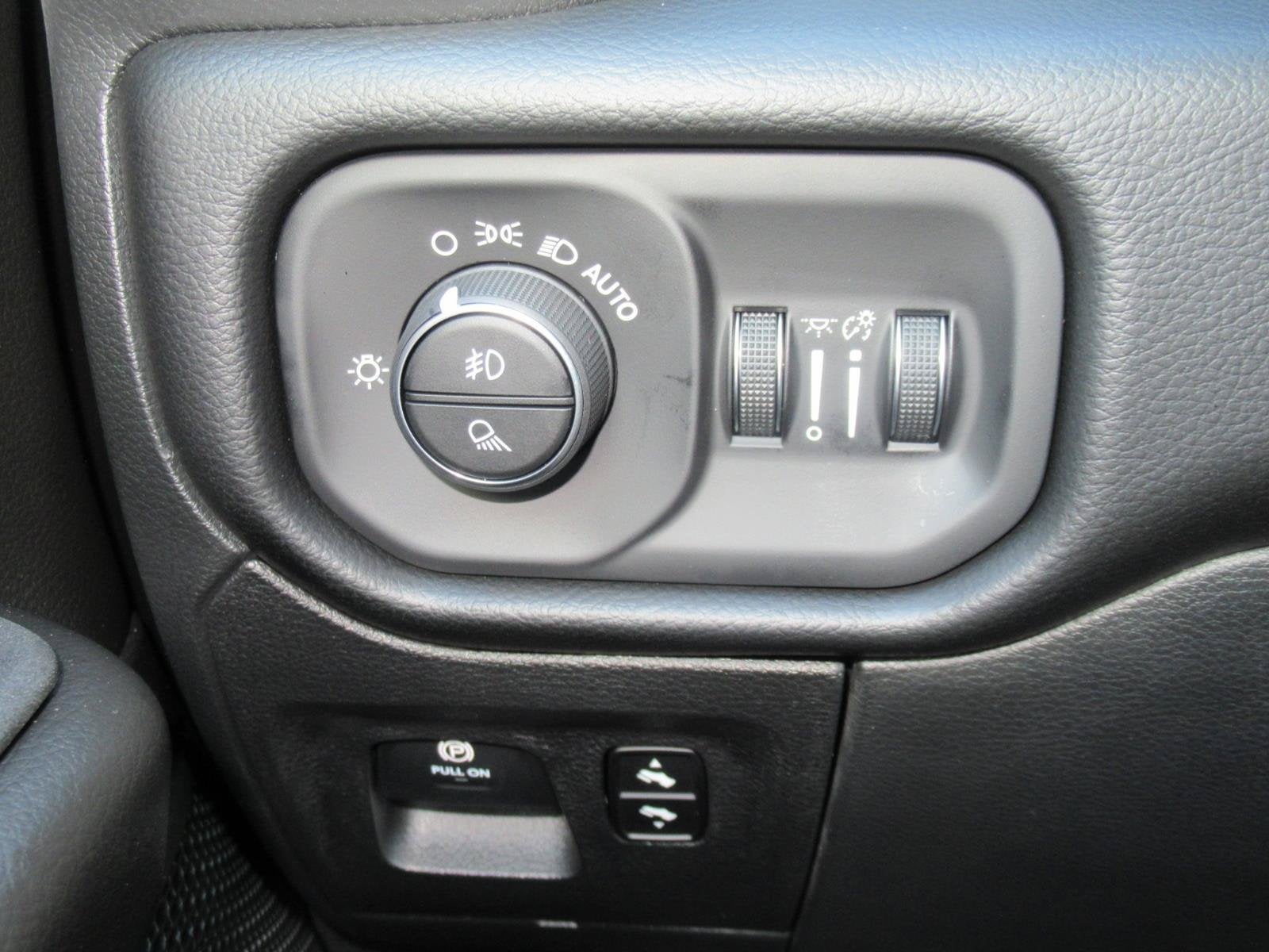 2027 RAM Ram 1500 RAM 1500 BIG HORN CREW CAB 4X4 5'7' BOX