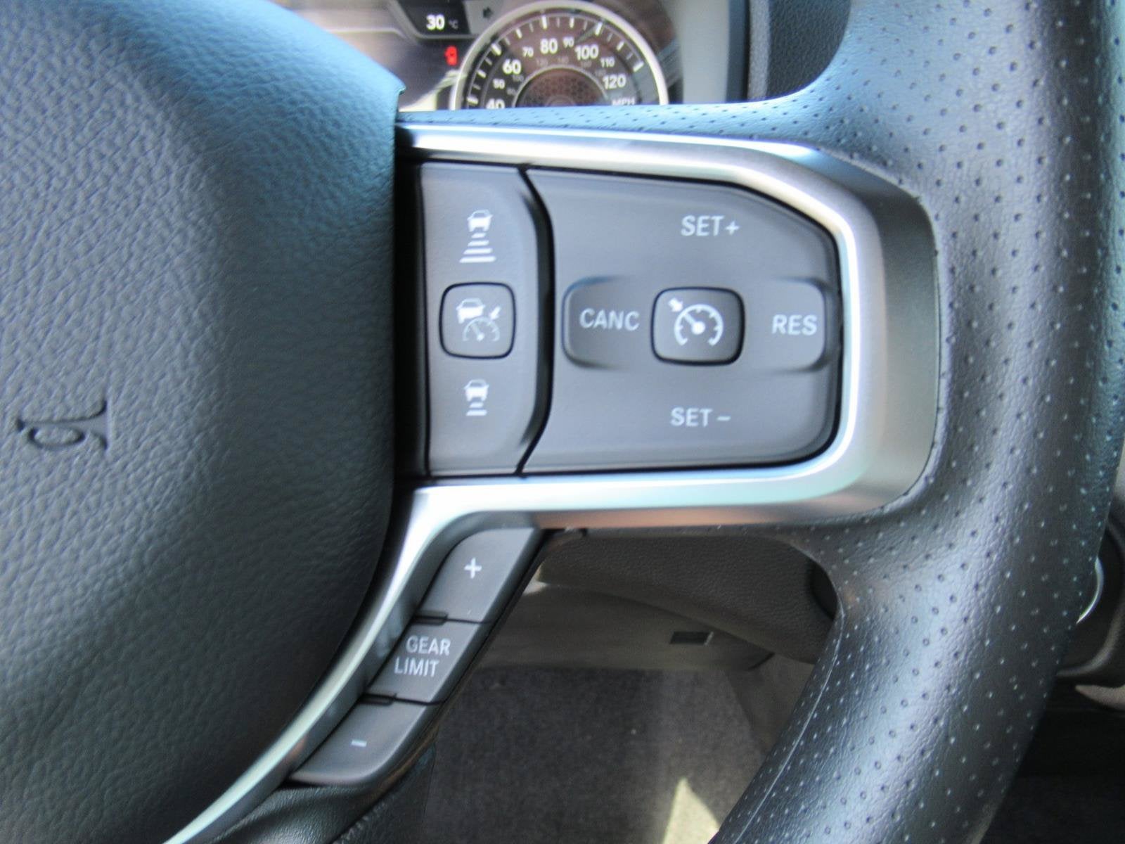 2027 RAM 1500 RAM 1500 WARLOCK CREW CAB 4X4 5'7' BOX