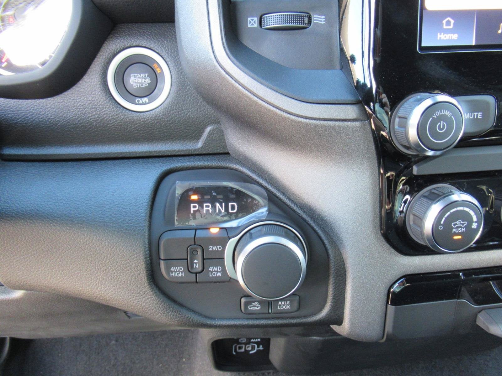 2027 RAM 1500 RAM 1500 WARLOCK CREW CAB 4X4 5'7' BOX