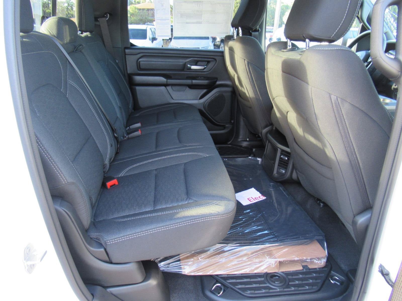 2027 RAM 1500 RAM 1500 WARLOCK CREW CAB 4X4 5'7' BOX
