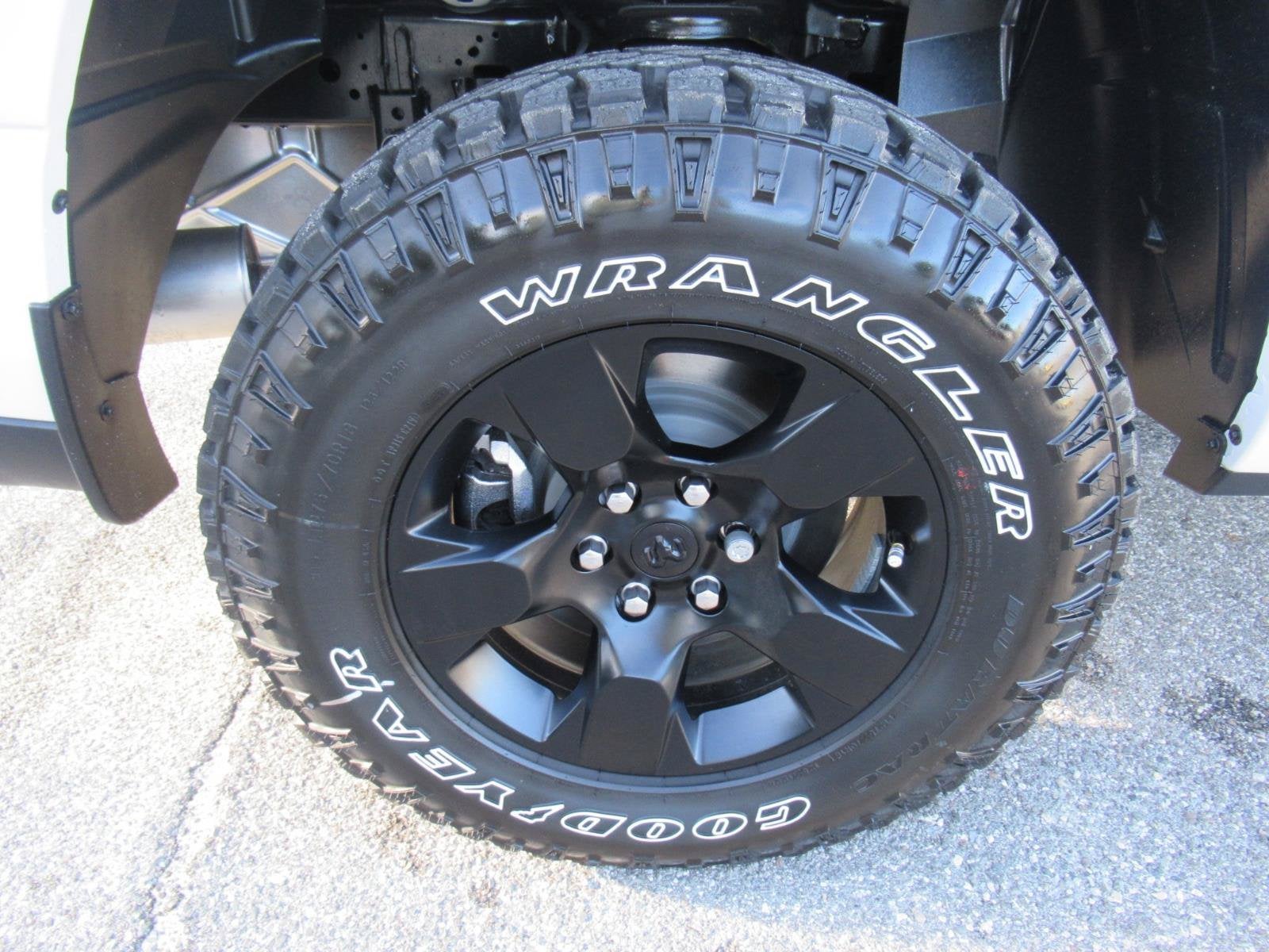 2027 RAM 1500 RAM 1500 WARLOCK CREW CAB 4X4 5'7' BOX