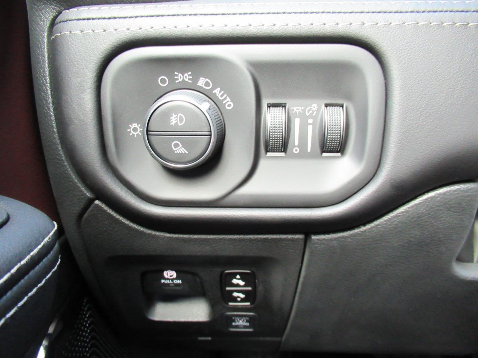 2027 RAM Ram 1500 RAM 1500 LIMITED CREW CAB 4X4 5'7' BOX
