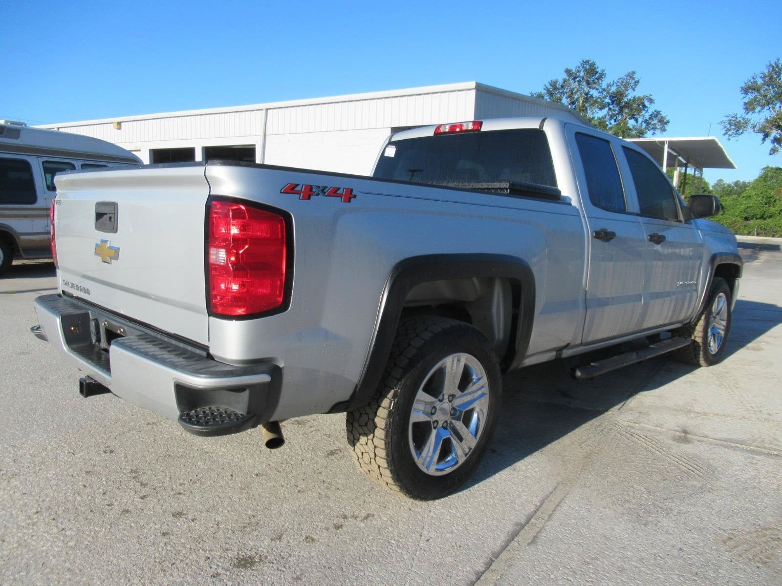 2018 Chevrolet Silverado 1500 Custom