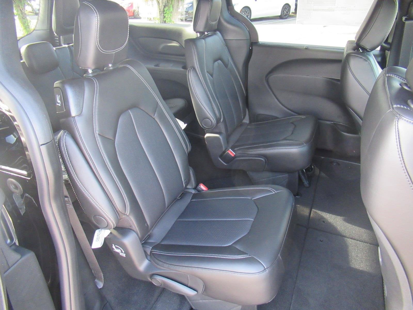 2027 Chrysler Pacifica PACIFICA SELECT