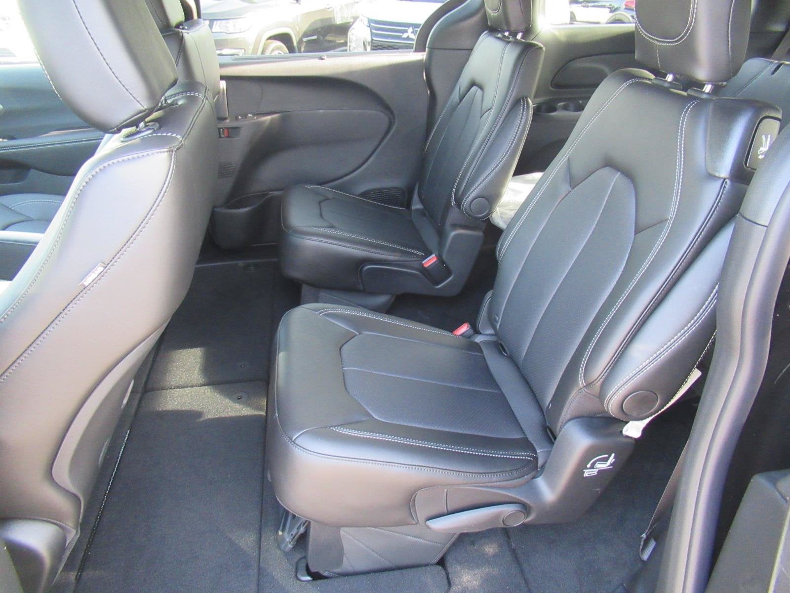 2027 Chrysler Pacifica PACIFICA SELECT