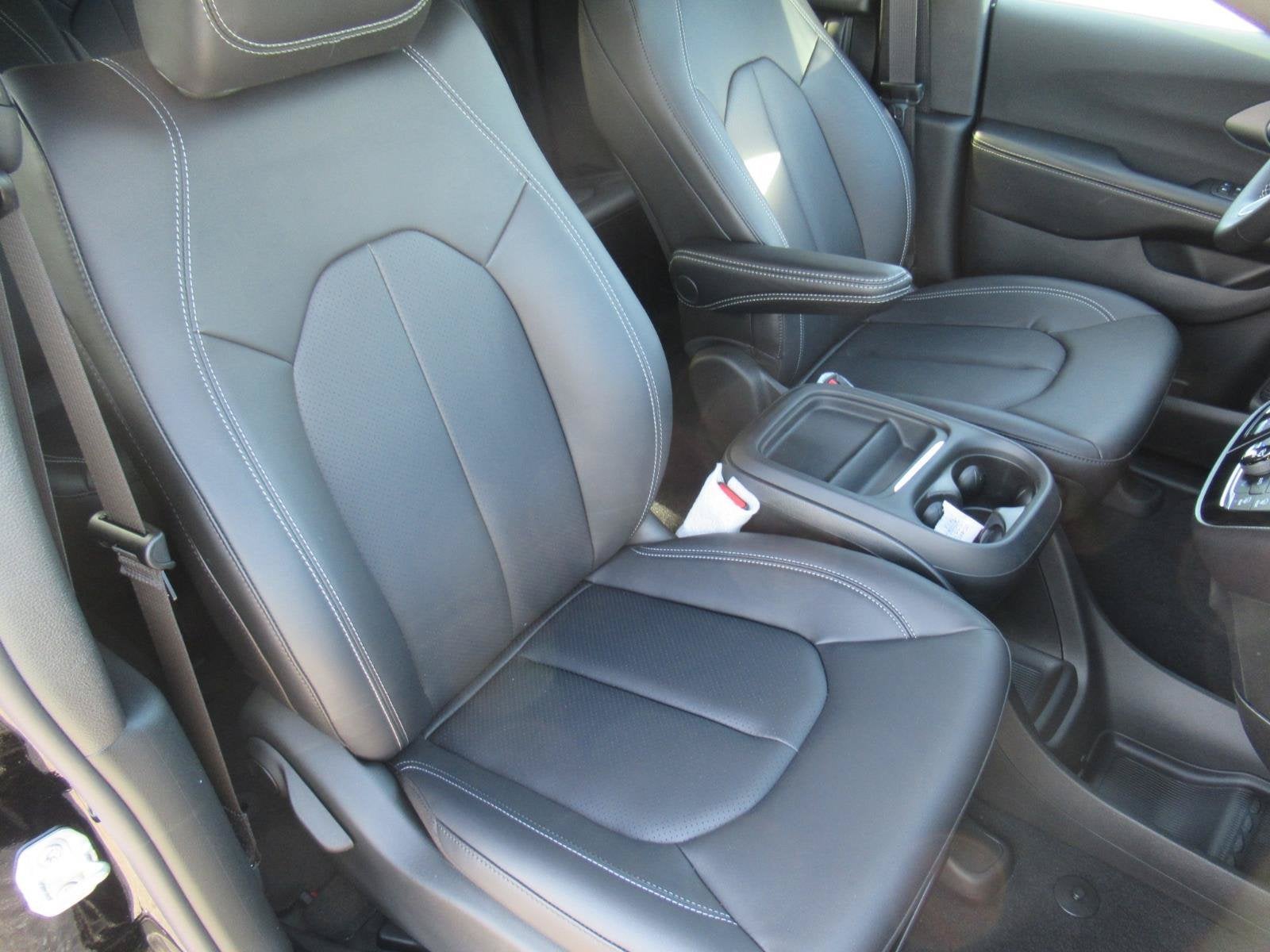 2027 Chrysler Pacifica PACIFICA SELECT