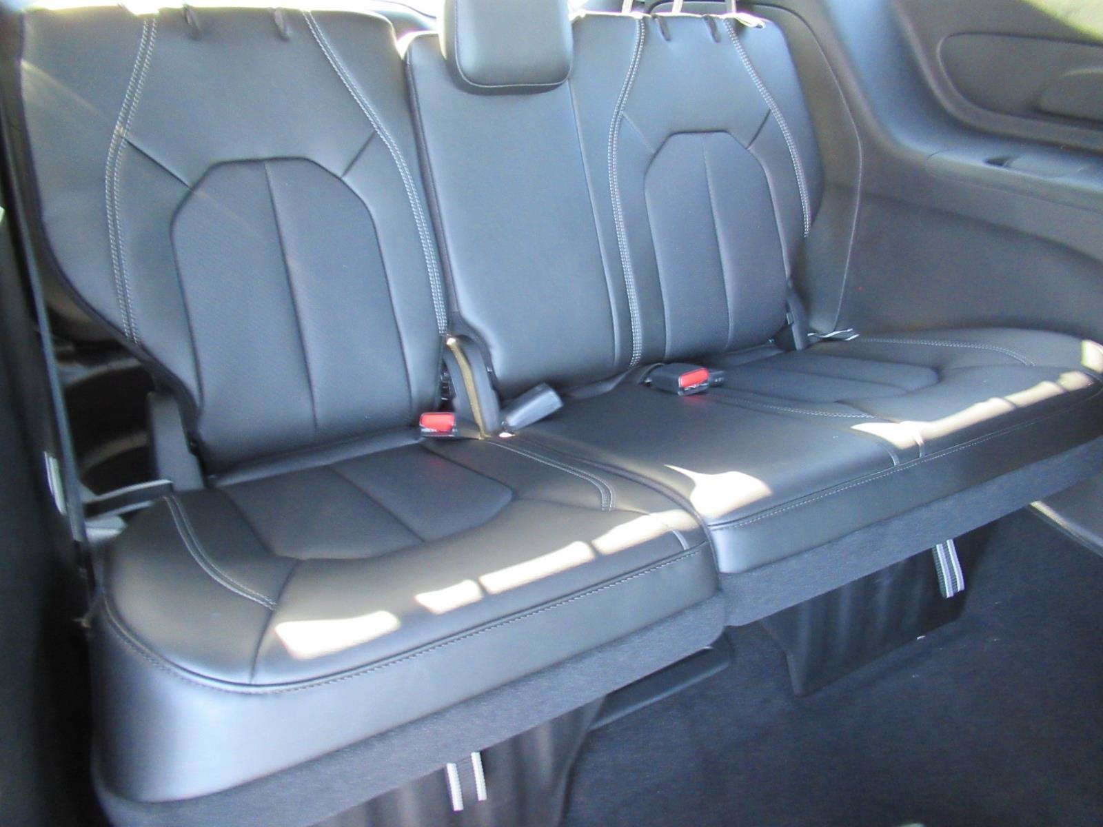 2027 Chrysler Pacifica PACIFICA SELECT