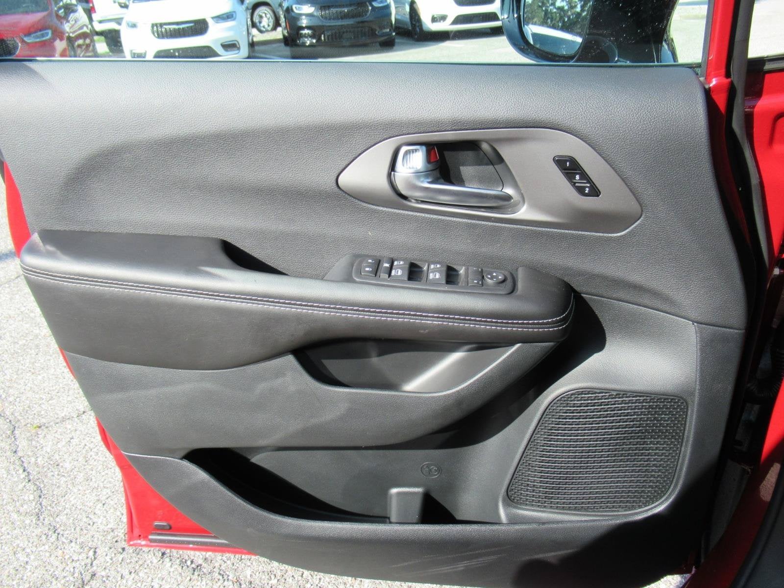 2027 Chrysler Pacifica PACIFICA SELECT