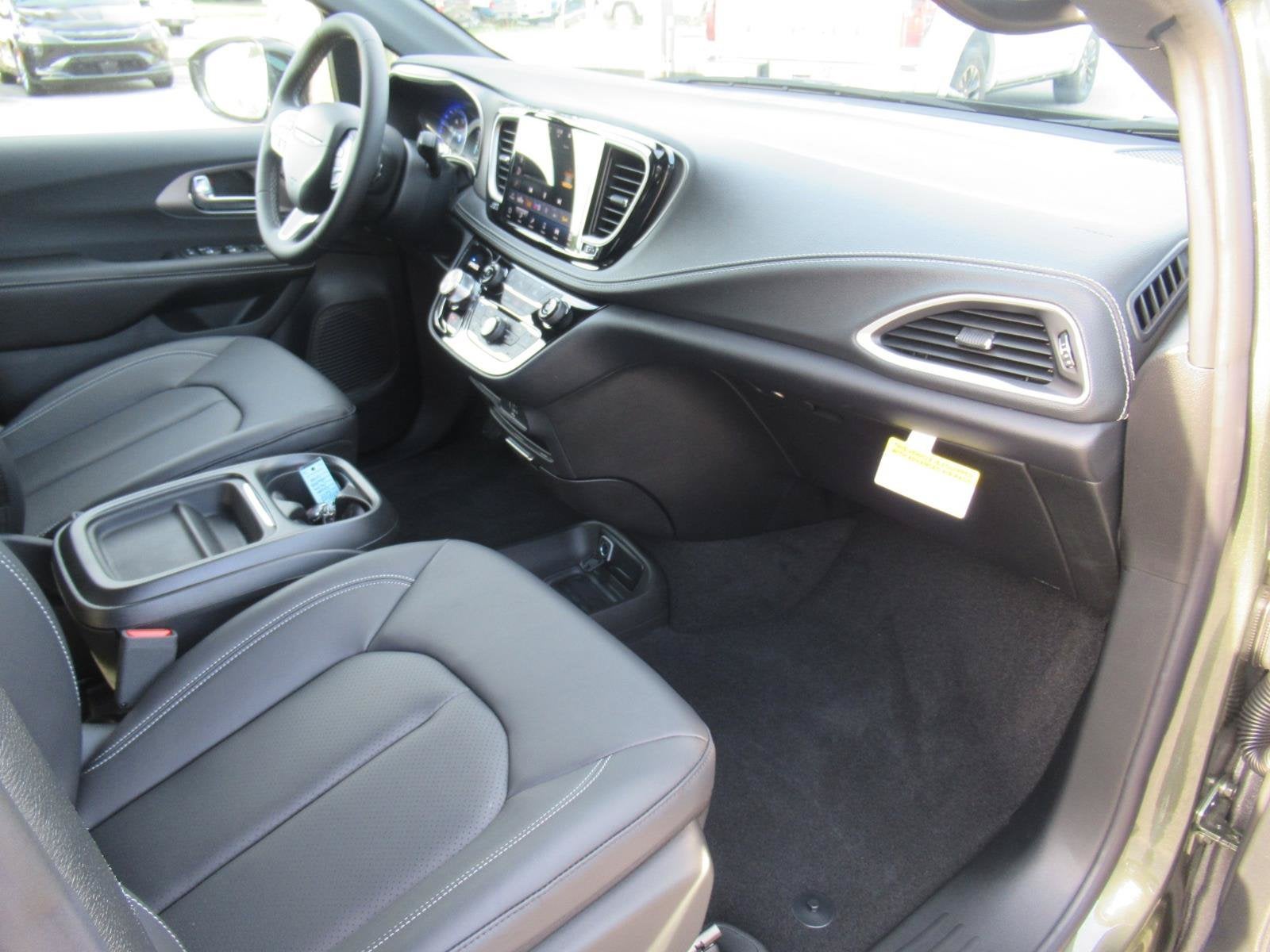 2027 Chrysler Pacifica PACIFICA SELECT