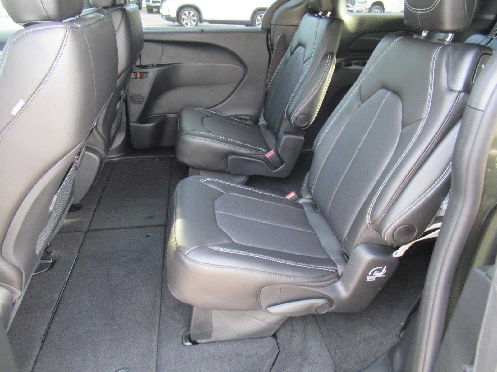 2027 Chrysler Pacifica PACIFICA SELECT