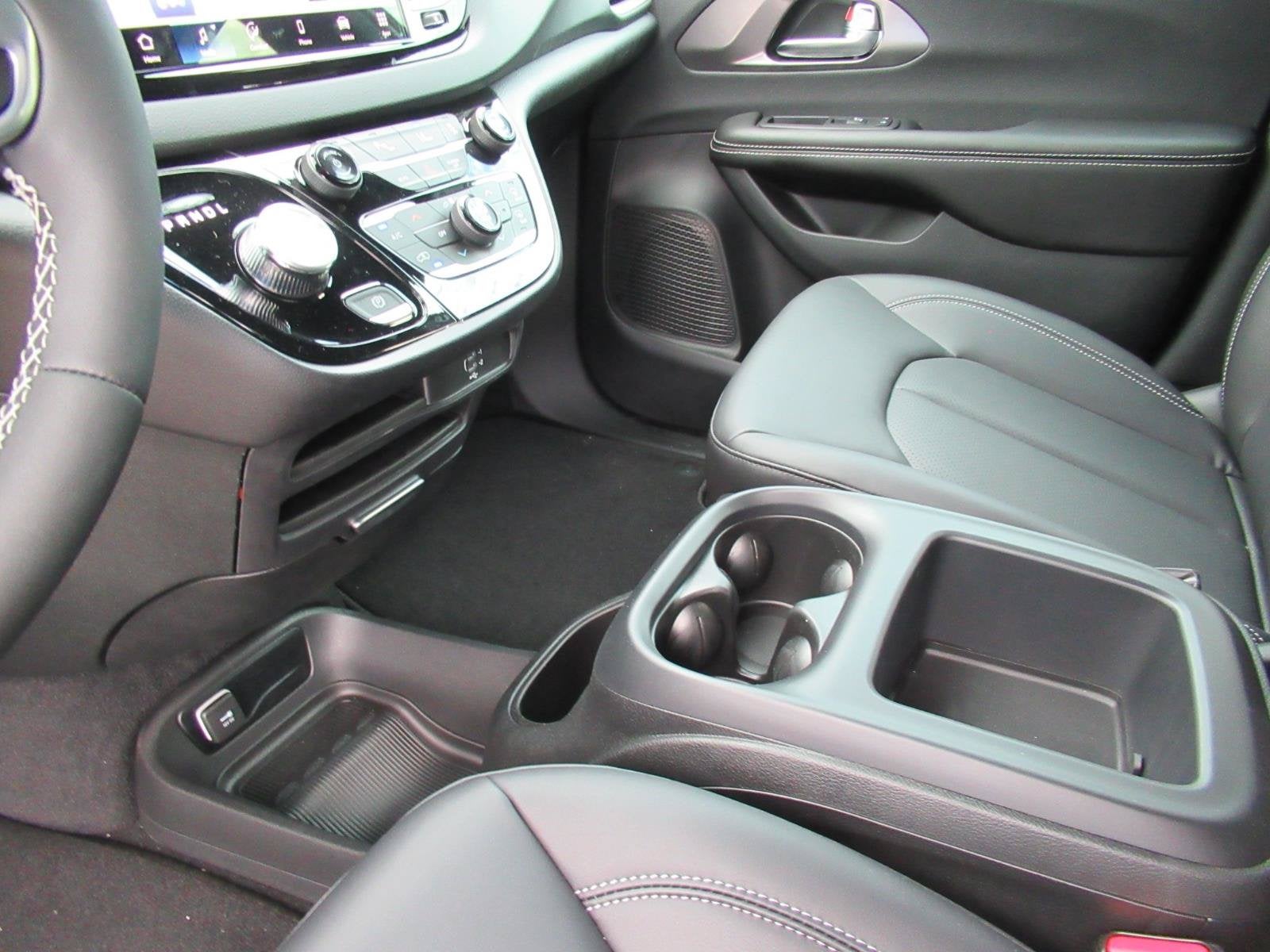 2026 Chrysler Voyager VOYAGER LX