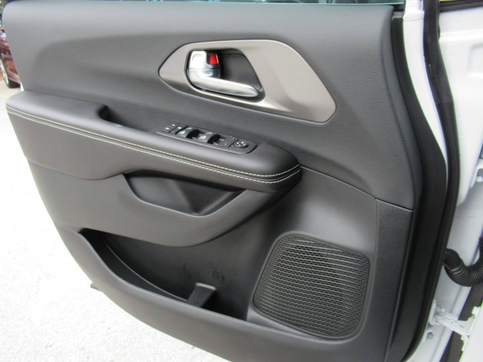 2026 Chrysler Voyager VOYAGER LX