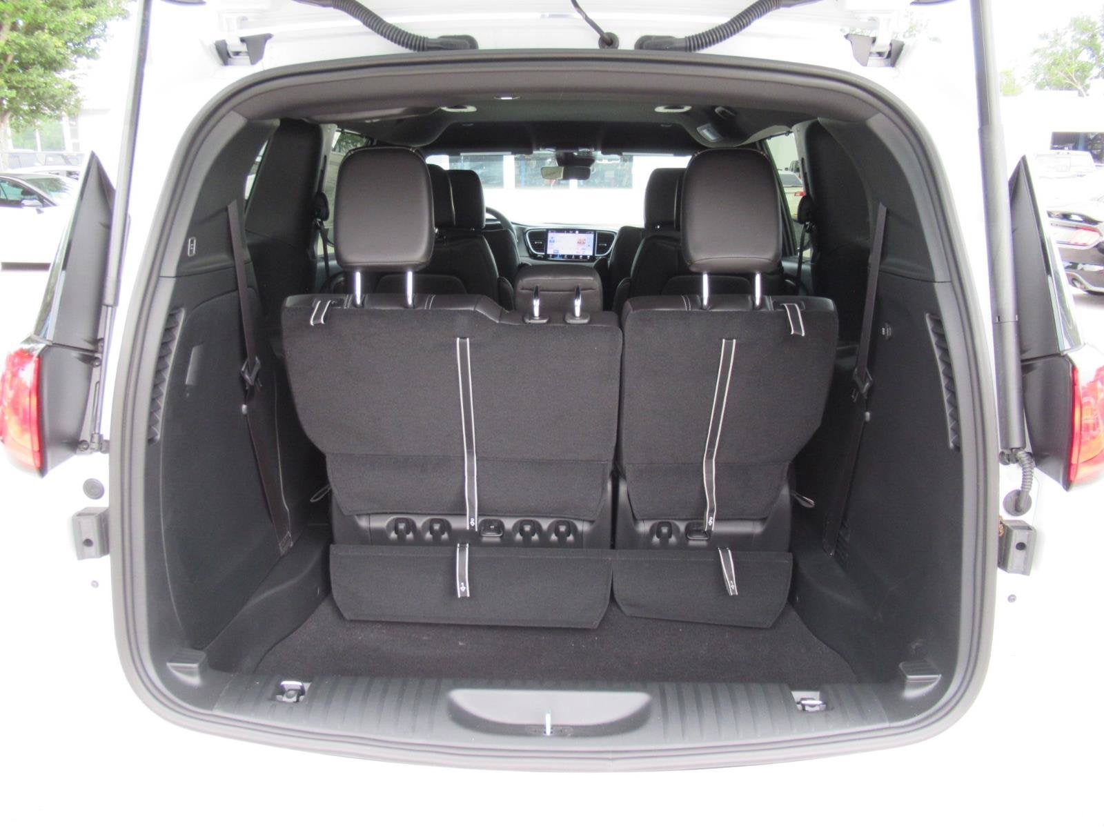 2026 Chrysler Voyager VOYAGER LX