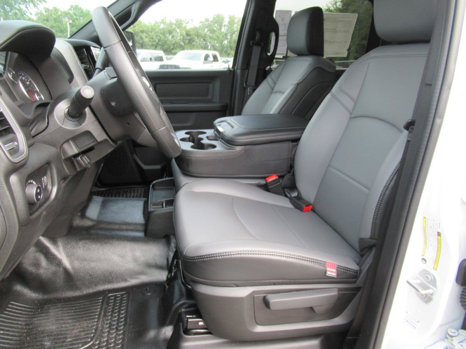 2027 RAM Ram 3500 RAM 3500 TRADESMAN CREW CAB 4X4 8' BOX