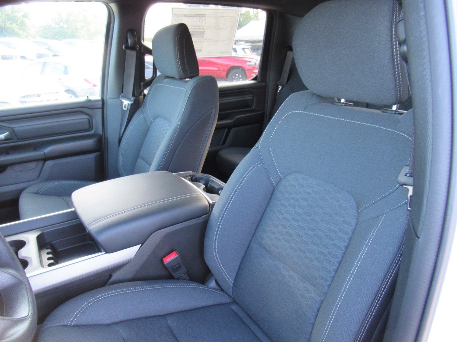 2026 RAM 1500 RAM 1500 EXPRESS CREW CAB 4X4 5'7' BOX