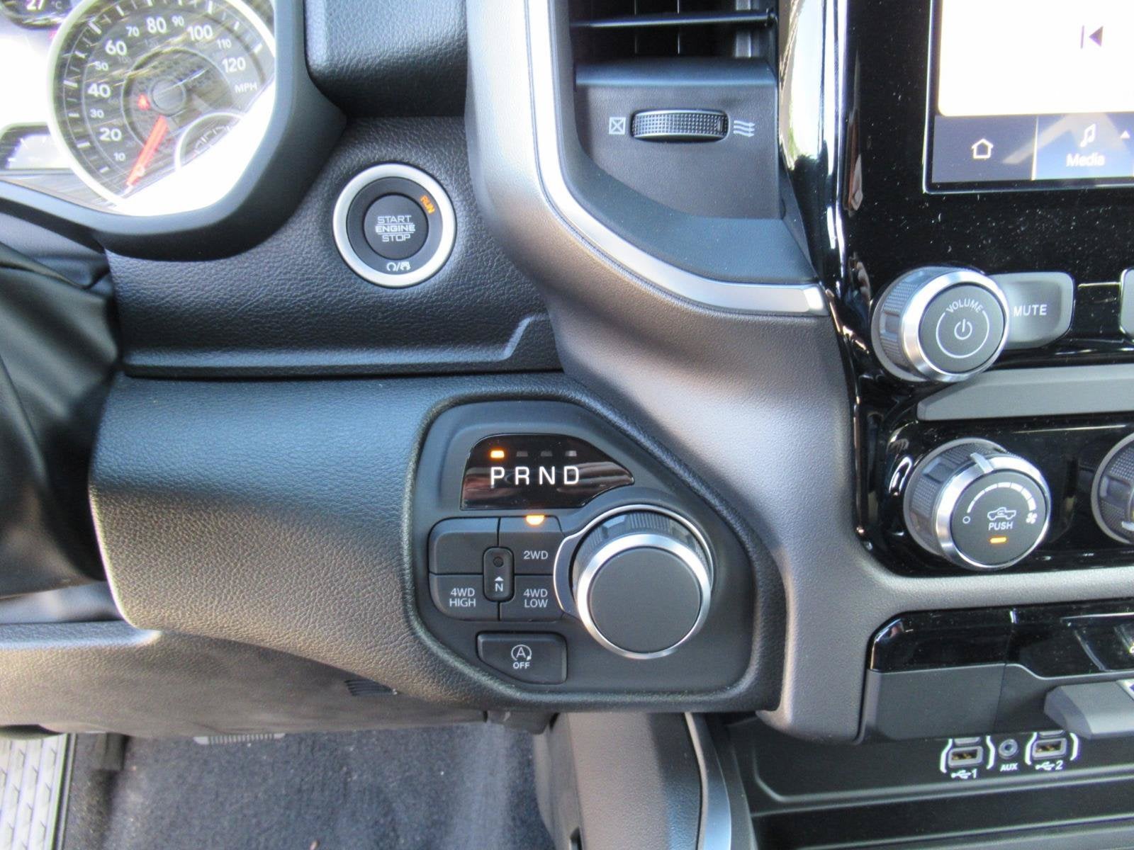 2026 RAM 1500 RAM 1500 EXPRESS CREW CAB 4X4 5'7' BOX