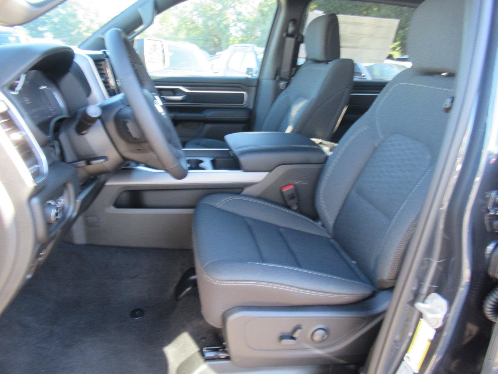 2027 RAM 1500 RAM 1500 BIG HORN CREW CAB 4X4 5'7' BOX