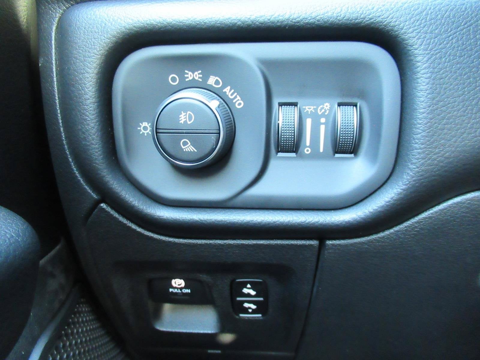 2027 RAM 1500 RAM 1500 BIG HORN CREW CAB 4X4 5'7' BOX