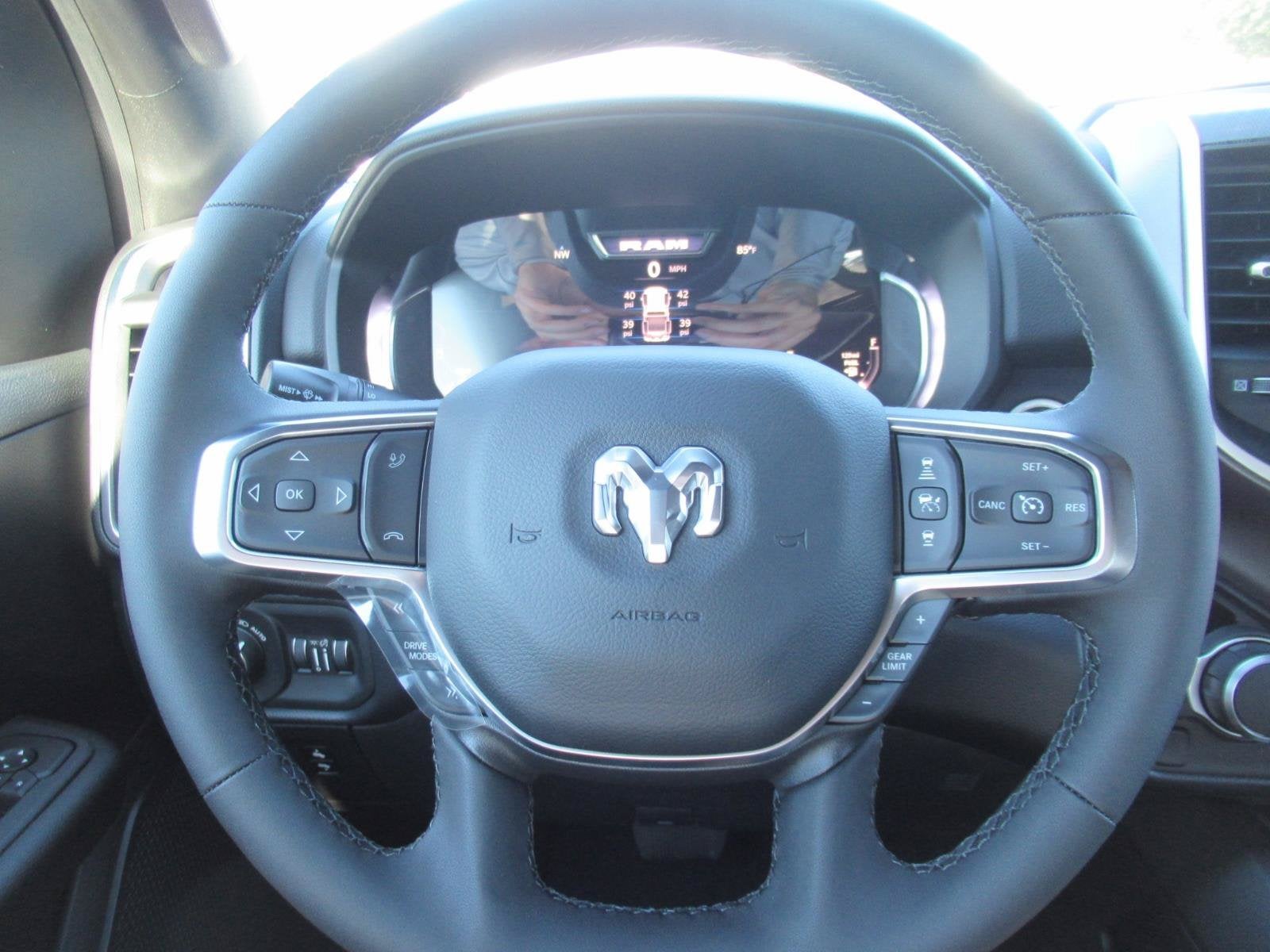2027 RAM 1500 RAM 1500 BIG HORN CREW CAB 4X4 5'7' BOX